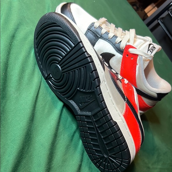 Nike Black and White Sneakers with Iconic Swoosh - Picture 4 of 5